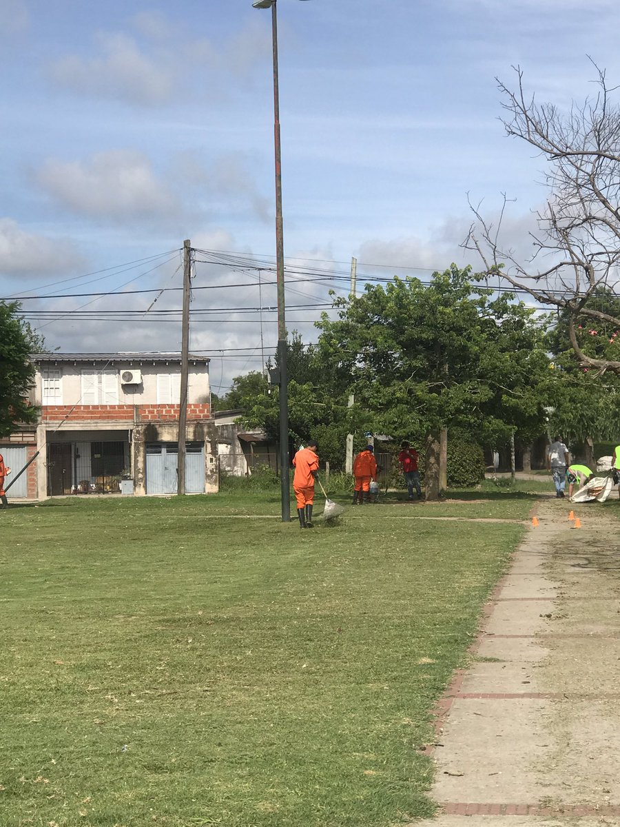 SergioDRoses's tweet photo. A través de la Secretaria de Descentralización estamos trabajando en la plaza del barrio Lubo, cortando el pasto y haciendo mantenimiento integral https://t.co/KPN6Z78dR2