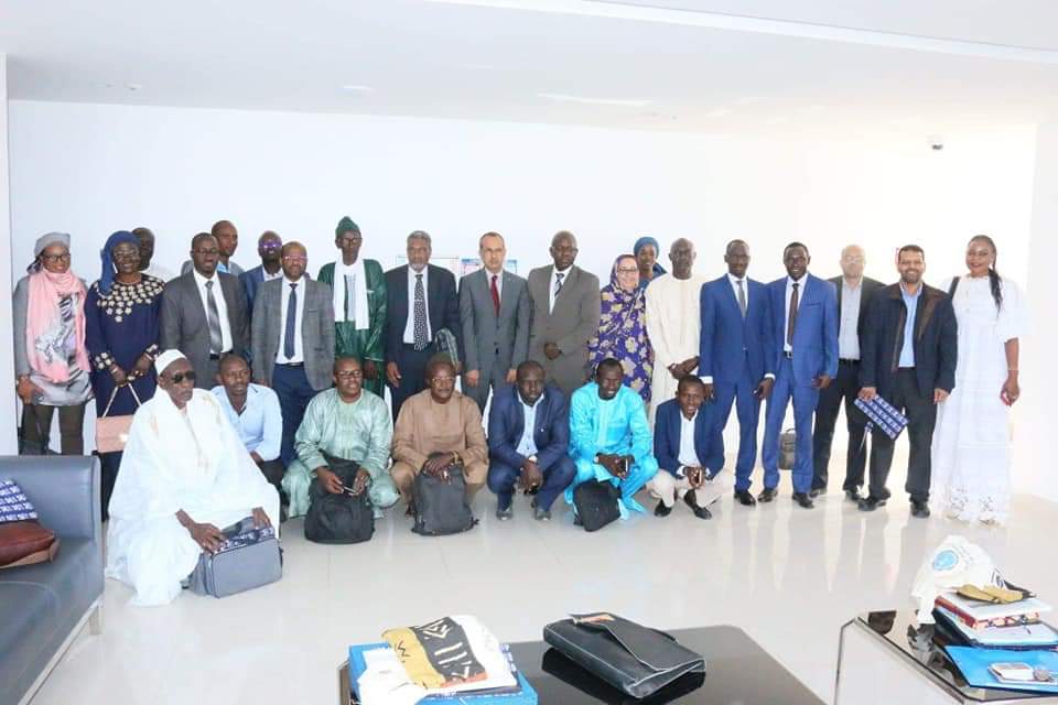 Progres_Lait's tweet photo. Photo de famille du comité régional d'orientation du programme #ProgresLait qui a tenu sa quatrième réunion le 31 Janvier 2019 au ministère de l'élevage et des productions animales du Sénégal avec une forte participation de la Mauritanie. 
#MonLaitEstLocal #Kebetu https://t.co/mg9cW1ISUt