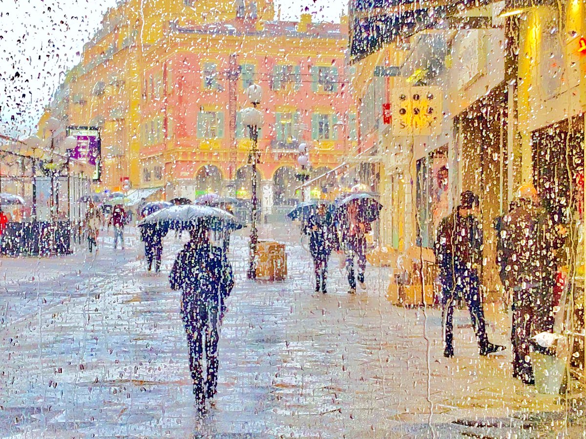 OlivMcar's tweet photo. Un peu comme un tabeau ! 😊 Il pleut à Nice !  

#ILoveNice #Nice06 #CotedAzurFrance #NiceMoments #France #MagnifiqueFrance 

@VilledeNice @Nice_Tourisme @VisitCotedazur @MeteoCotedAzur https://t.co/h4Oyjuayfm