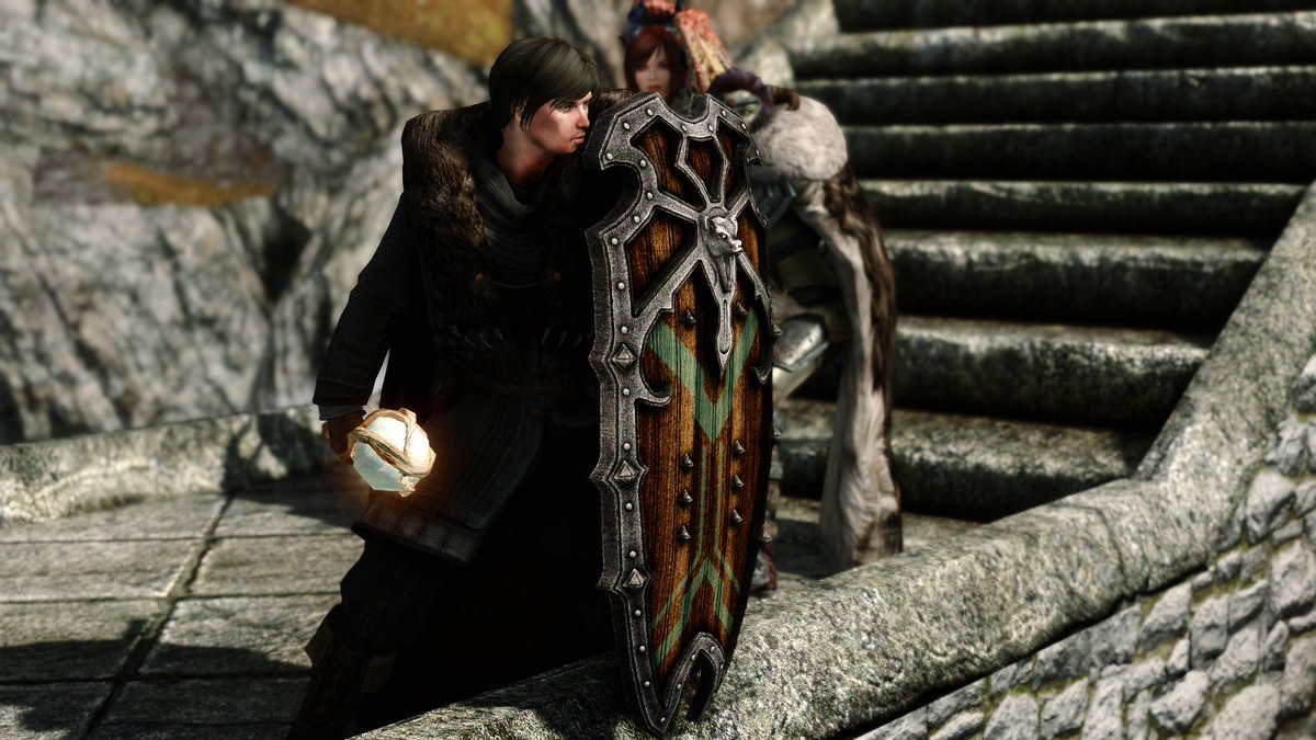 Twitter पर Mobear 色彩と傷加工だけさせてもらったけど 今まで装備してた皮の盾がチープに思える位のかっこいい盾modを見つけてしまった 身体全体を守れるのが素晴らしい Skyrim スカイリム