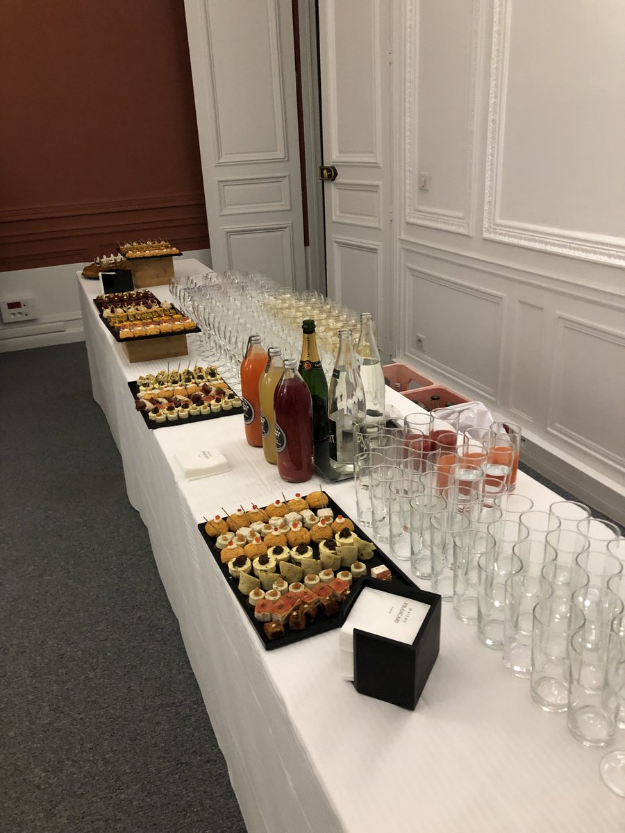 coffra_hr's tweet photo. Il était encore temps hier soir pour partager une #galettedesrois avec tous les collaborateurs :-) #events #entreprise #Voeux2019 https://t.co/HOq5ipEHkb