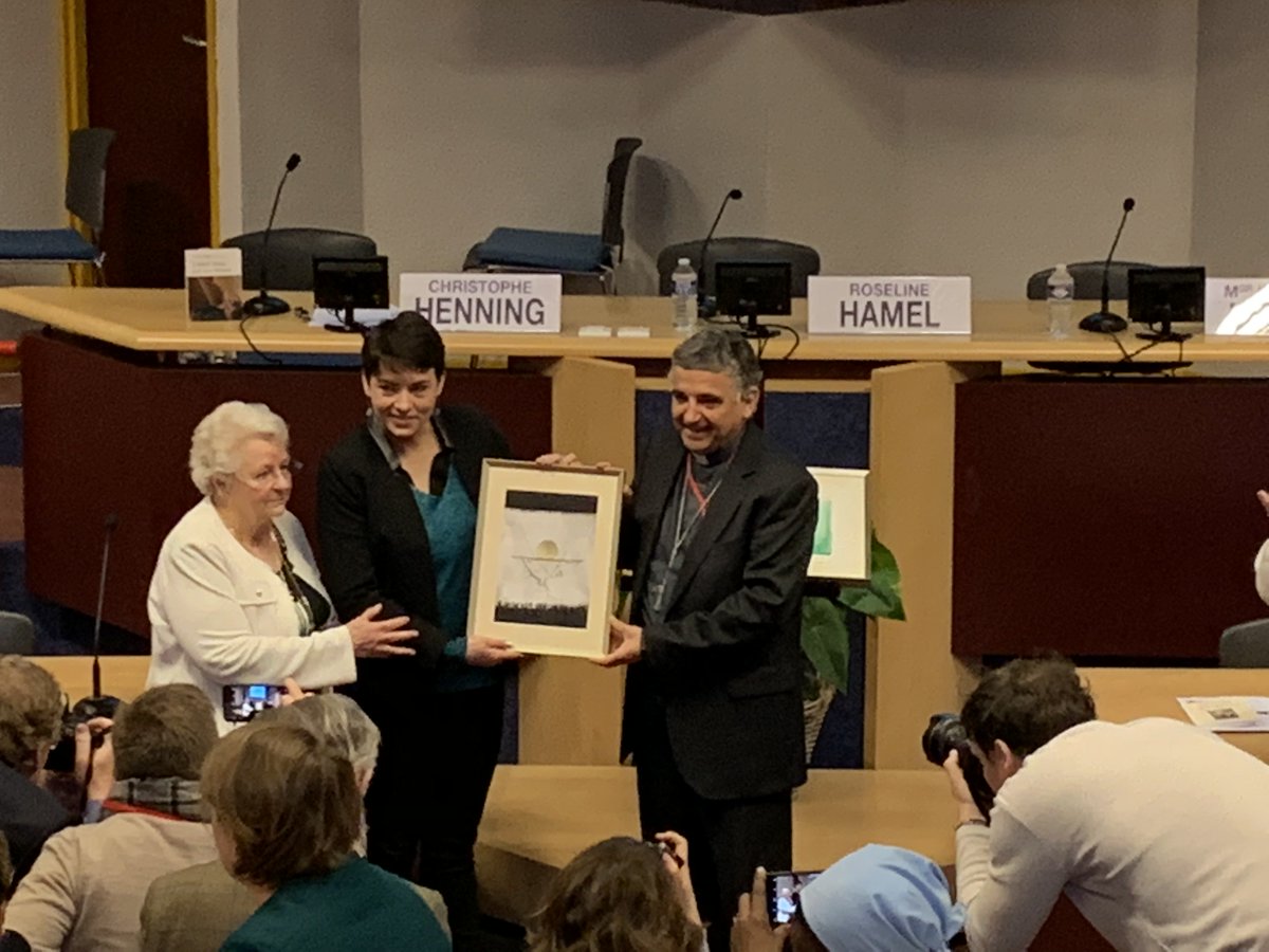 FondationND's tweet photo. Nous y étions ! Remise ce matin du 2ème prix #JacquesHamel, en présence de Roselyne Hamel, sœur du prêtre assassiné en 2016, et de Mgr Lebrun, archevêque de Rouen dans le cadre des #JSFS2019 dont le thème était « Journalisme et convictions ». https://t.co/qROxfILMTr