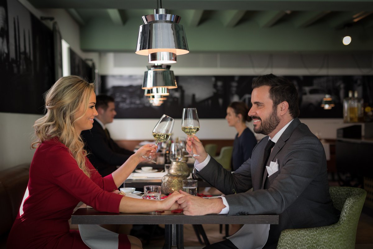 Beleef een avondje uit met jouw #Valentijn in Restaurant Pirandello. Reserveer ons San Valentino-arrangement en geniet van een ontvangst met Prosecco, een 4-gangendiner in Restaurant Pirandello en een roos met persoonlijke boodschap voor jouw geliefde. bit.ly/2Tw4XBr