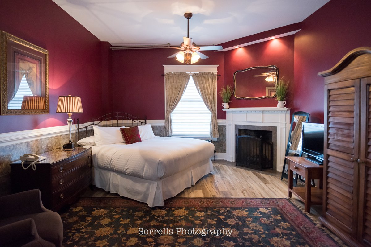 InnBroadway's tweet photo. @jeffreygoldbIum The city of Rochester, NY is so excited that you are coming for the Rochester International Jazz Fest! We would love for you to stay at our Historic Hotel in Rochester! We have a beautiful suite waiting for you and a 5 star restaurant! @InnBroadway :) Dena https://t.co/QqPpMW65MC