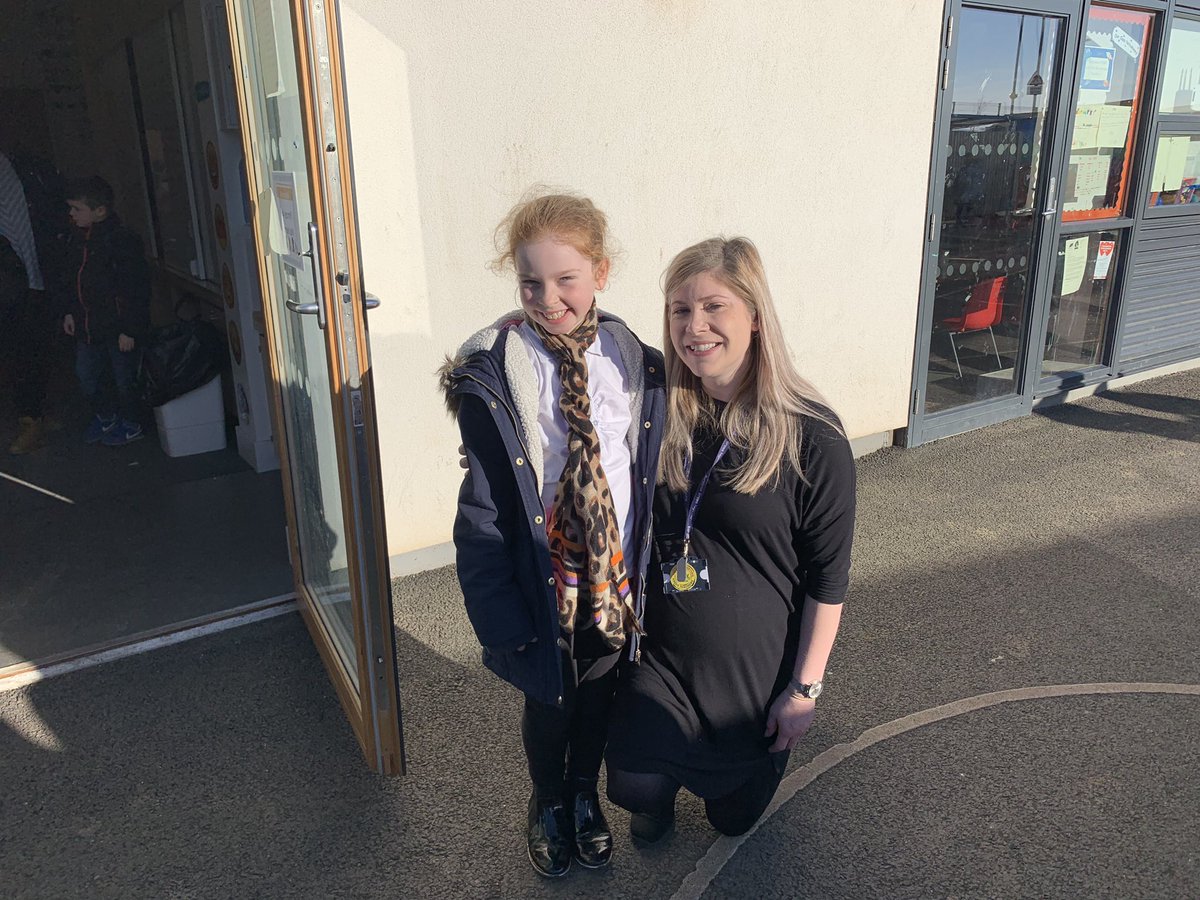 michell78584990's tweet photo. @BurnbraeP4M orla with her amazing teacher miss Murray who is going off on maternity leave. You will be missed. All the kids will miss you. All the best. X https://t.co/cssTONVgb0