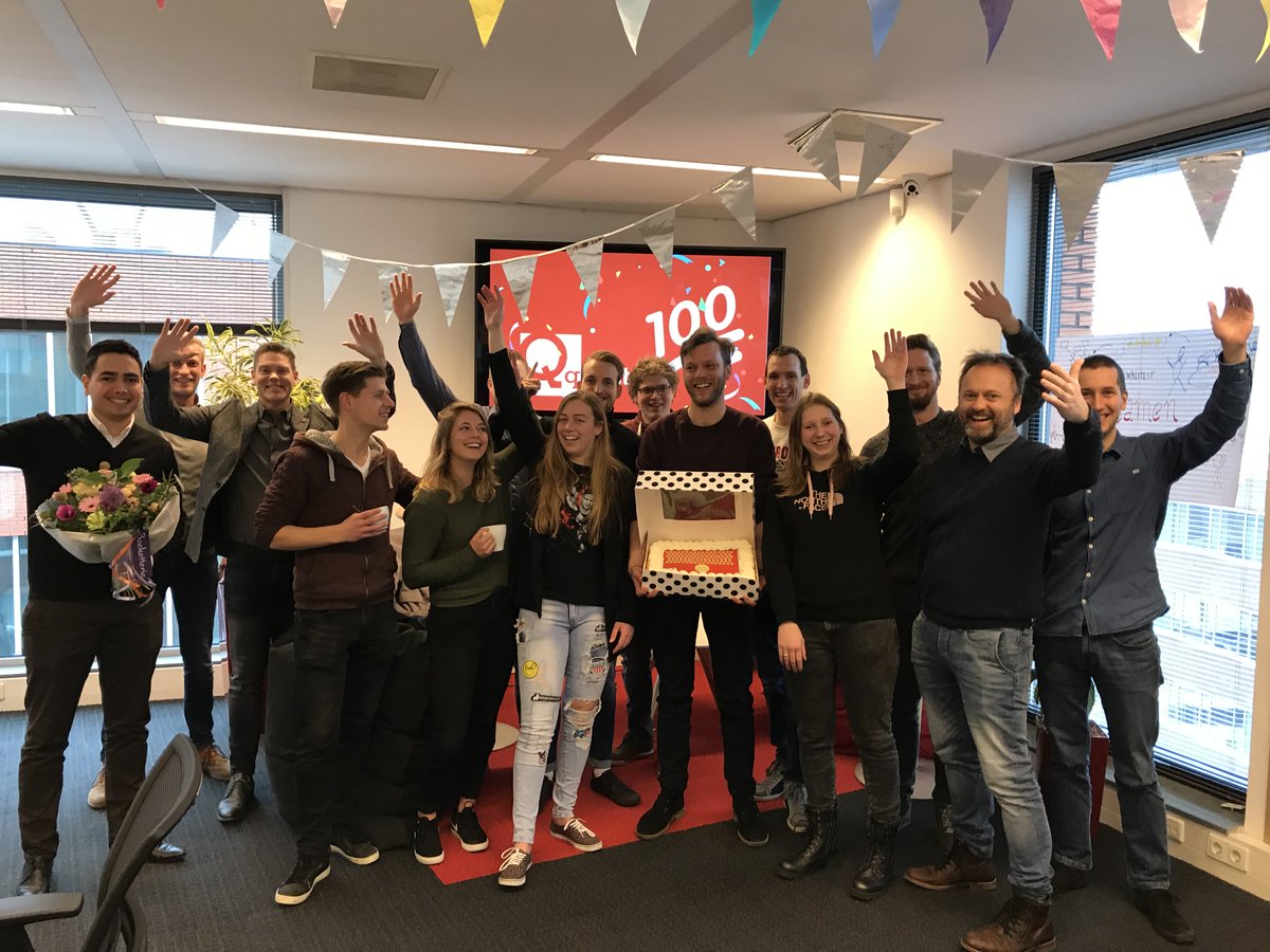 💯 Vandaag verwelkomen wij onze 100e collega! Daarom taart en een hoop gezelligheid 😁 🎉 #Qquest #oneteam #groei