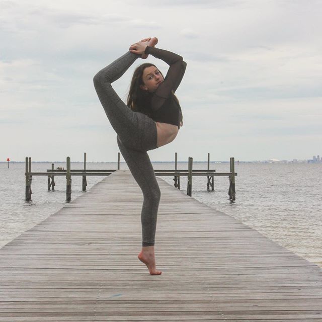 StagelifeHayley's tweet image. “The only thing that will stop you from fulfilling your dreams is you.”
– Tom Bradley 💖. Ready for @showbiztalent this weekend!!! #competitionlife #dancer #dancerspose #beach #dreambig #dancephotography #dancephotoshoot #positivevibes #positivethinking #weekendvibes