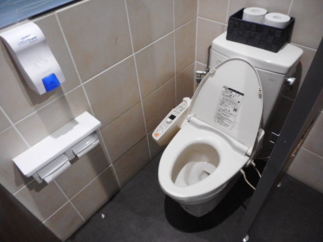千葉県トイレ局 Nobu Auf Twitter カラオケビッグエコー長町店の男性用トイレです 多機能トイレ T Co Owm4fr1it6