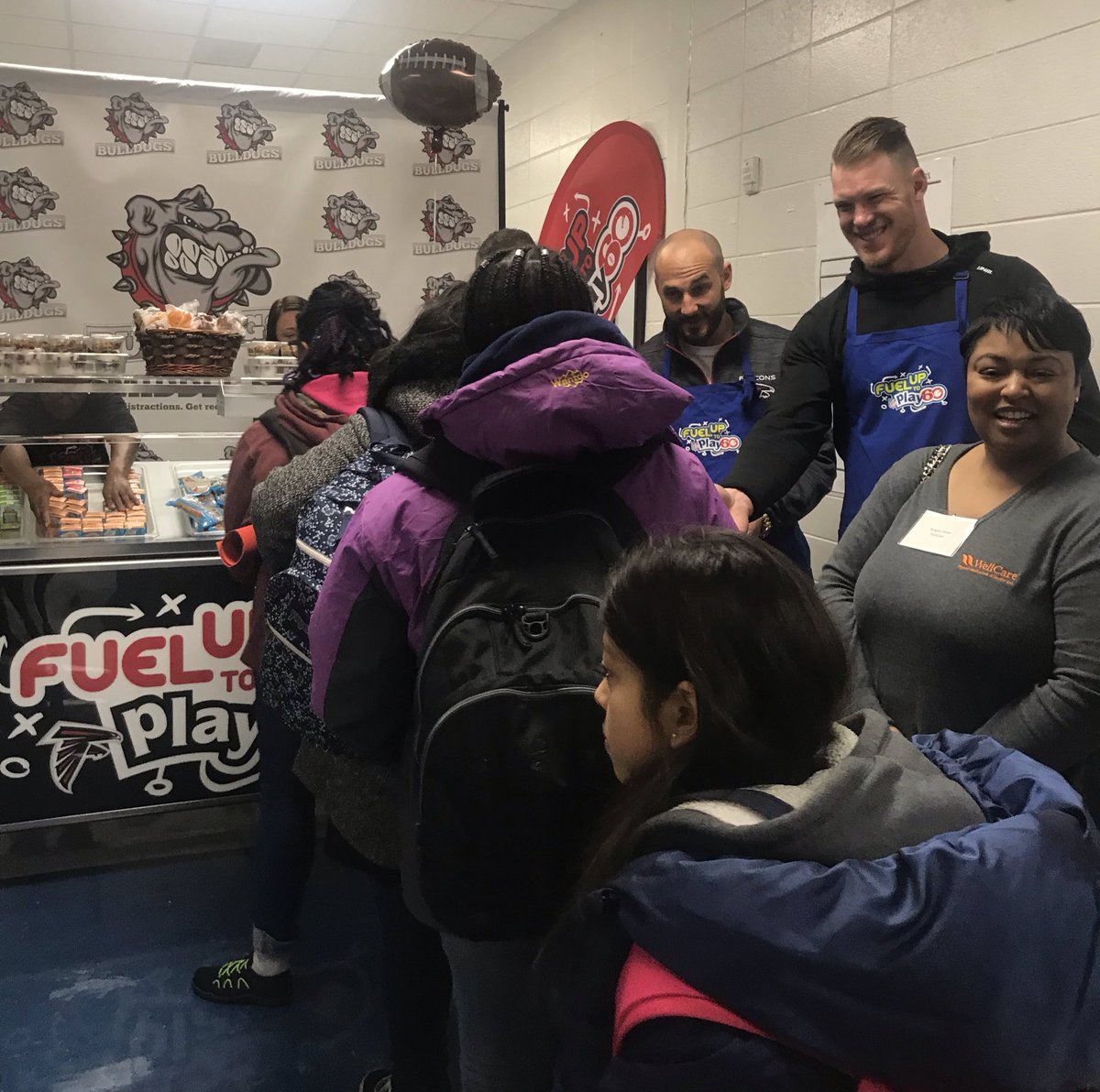 KyleRudolph's tweet photo. The @atlsuperbowl53 is bringing Georgia's community together to help #FuelGreatness in students through @GENYOUthNow's #Legacy53 Super School Breakfast. I'm honored to be at the ribbon cutting of the first of 53 grab-n-go carts going in schools across the state. https://t.co/as02tTeNFI