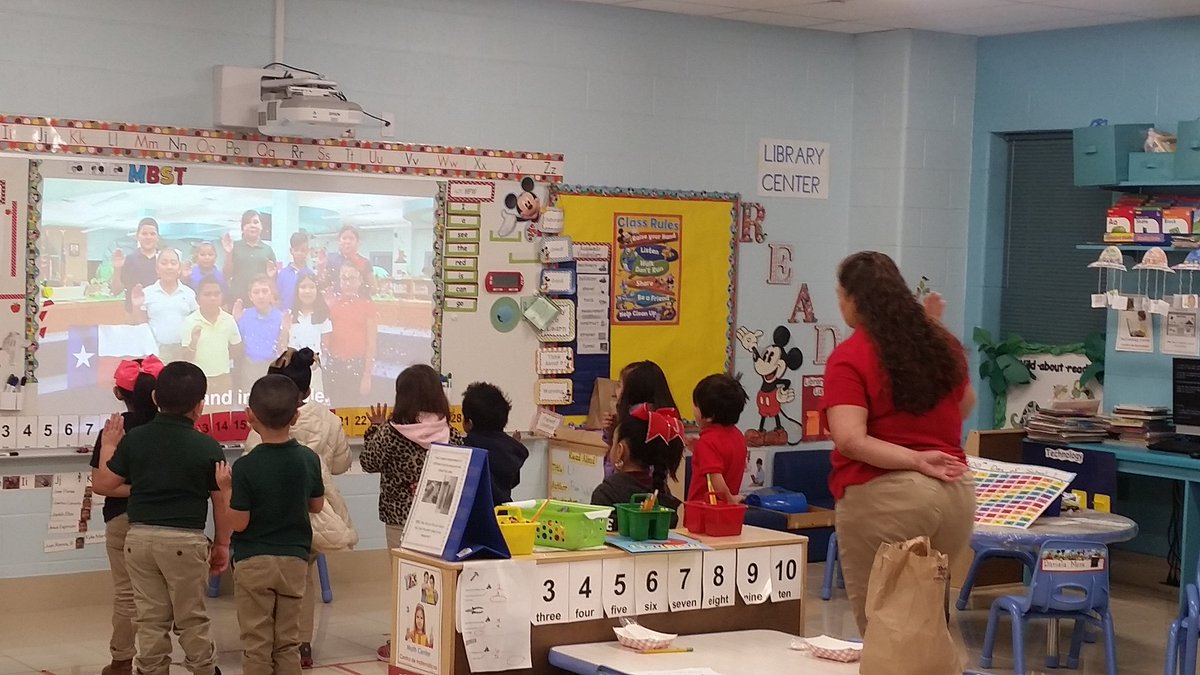 Mars875's tweet photo. Good Morning Sanchez Ochoa!!!PreK students recite the pledge every morning. #ourflags #USA #Texas #studentpledge https://t.co/rT9VNWNH81