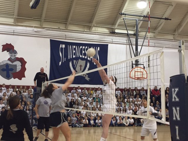 stwencschool's tweet photo. What a #CSW2019 Today ended with the final decade of the rosary (even the knight got in the action) followed by an unreal 8th-grade performance in the volleyball game, two students winning $750 off of next year's tuition and three teachers winning a day off!  Thank you for CSW! https://t.co/CplpdqAtPq