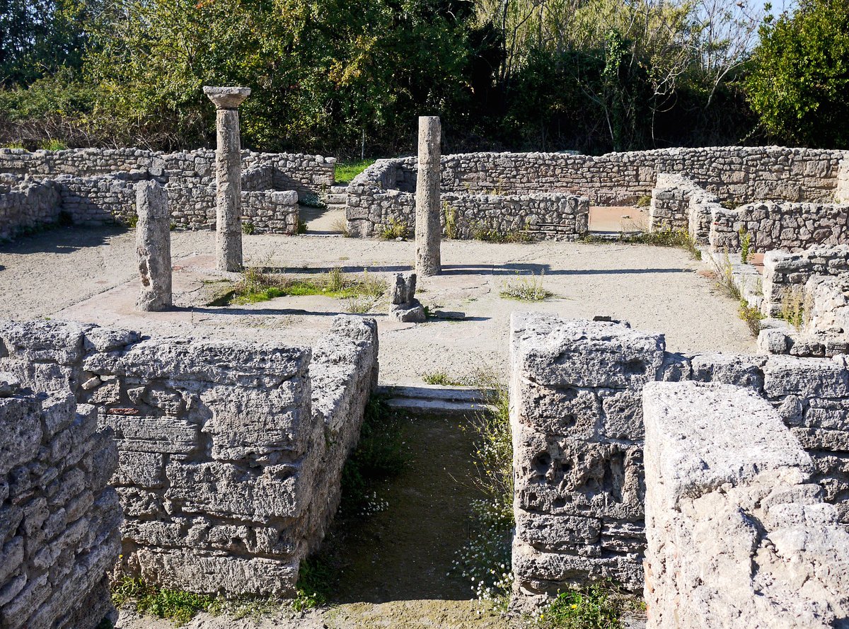 Mercator_e's tweet photo. Great news to see how the Tetrastylon Project, a @MSCActions project, is now on Twitter!
Welcome! 
Looking forward to hearing from you @tetrastylon @SapienzaRoma #Romanarchaeology #Romanitaly https://t.co/TyW53gcVuz