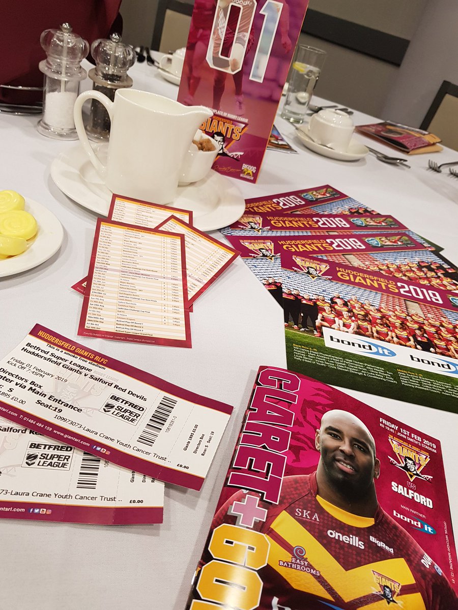 Looking forward to the <a href="/Giantsrl/">Huddersfield Giants 🐮🔔</a> first match of the season! Sitting with the legend Ken Davey in the directors box is a real treat for us all! A fabulous auction prize. Thank you @lauracranetrust 🏉