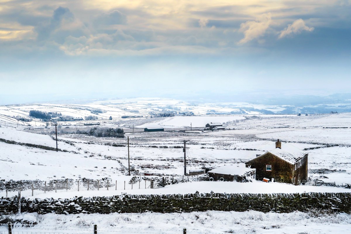 photobymarkabol's tweet photo. A great walk over the moors near ogden before more snow came @HXCourier @OgdenWater #snow #Yorkshire #moorland #walks https://t.co/LWaC37JLIi