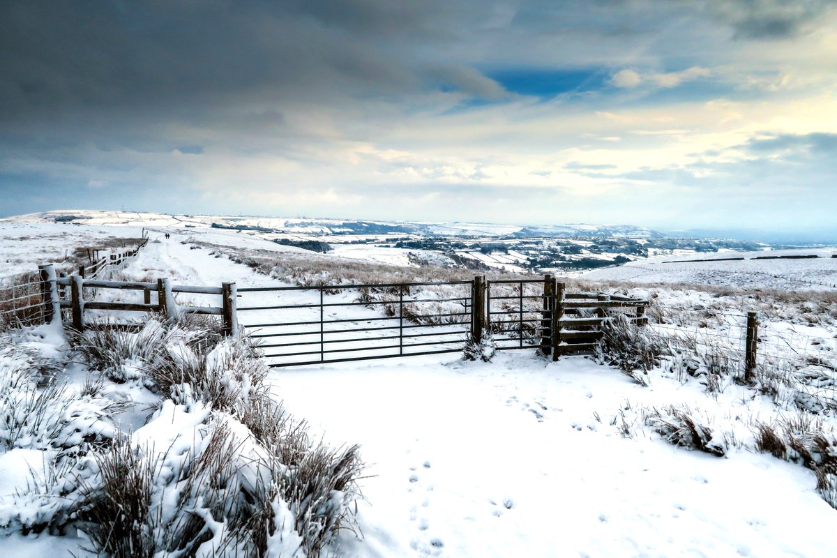 photobymarkabol's tweet photo. A great walk over the moors near ogden before more snow came @HXCourier @OgdenWater #snow #Yorkshire #moorland #walks https://t.co/LWaC37JLIi