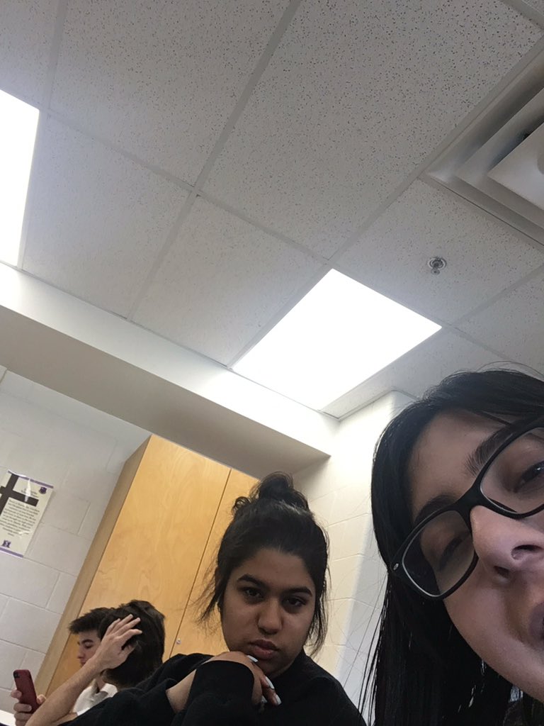 AzouzVivian's tweet image. Why am I at school rn #killusnow #hatemath #ilookfucked