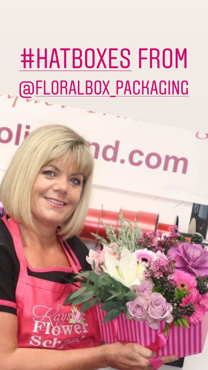 FlowerSchoolIE's tweet image. Check out our online courses on creating these amazing #Floral #HatBoxes.   Boxes available from Michael Howley Floralbox