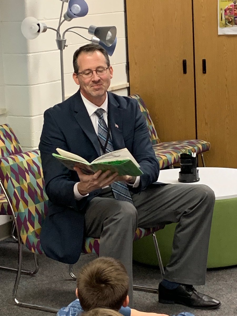 PleasantUnionYR's tweet image. Drew Cook shares the Giving Tree w 5th Grade #PUEGlobal #Joy4 Learning ⁦@ParticipateLrng⁩ ⁦@WCPSS⁩ ⁦@drewcook50⁩ ⁦@krbiles⁩