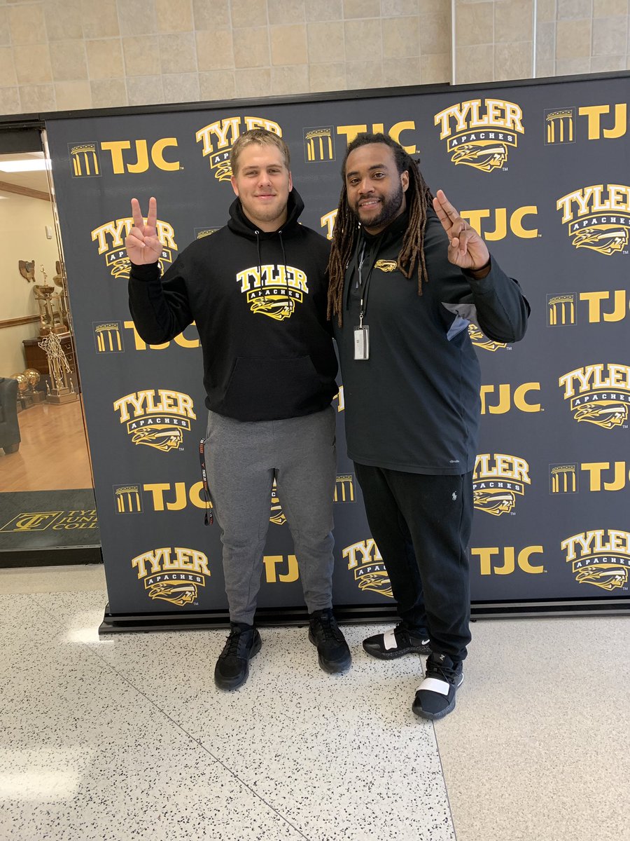 CoachDBrooks51's tweet image. I would like to  announce that I’ll be continuing my academic and football career at Tyler Junior College ⚫️🔸#feathersup #ApacheStrong