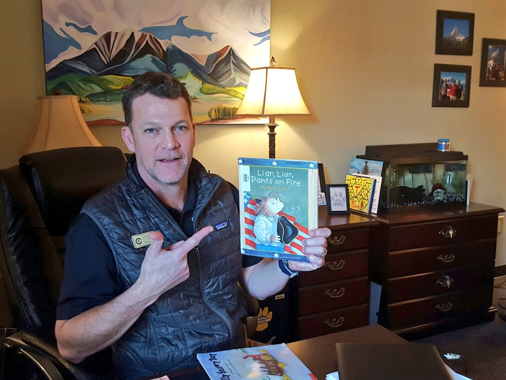 AlmandBonnie's tweet photo. Sharing some amazing books today for World Read-Aloud Day at #keh4life! @Tucker5Smith is a #digileader who reads his books to multiple classes via @SkypeClassroom! #lovetoleadhere #lovetolearn @CobbSchools #WorldReadAloudDay @CynthiaGropp https://t.co/pzfr7iRAqu