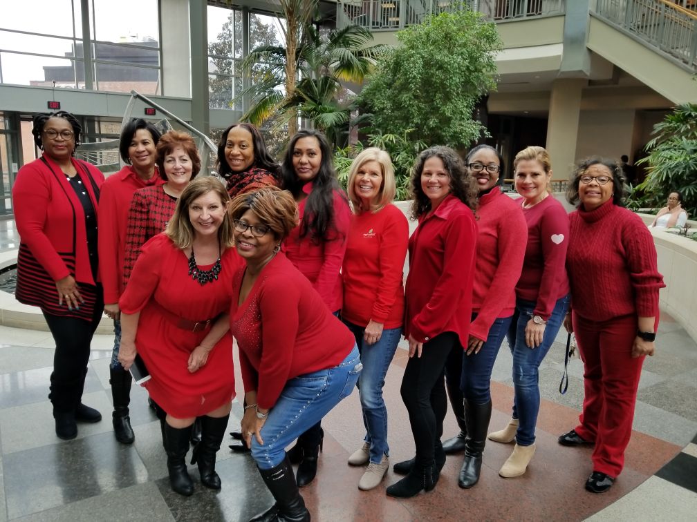 cathylewusa's tweet photo. This is how we do it at @ATT with the @WOATN1 and @WomenOfATT_ERG for @HeartNashville #GoRedWearRed #NashGoRed Day! ❤💜❤ #lifeatatt https://t.co/8eIOiwbG6U