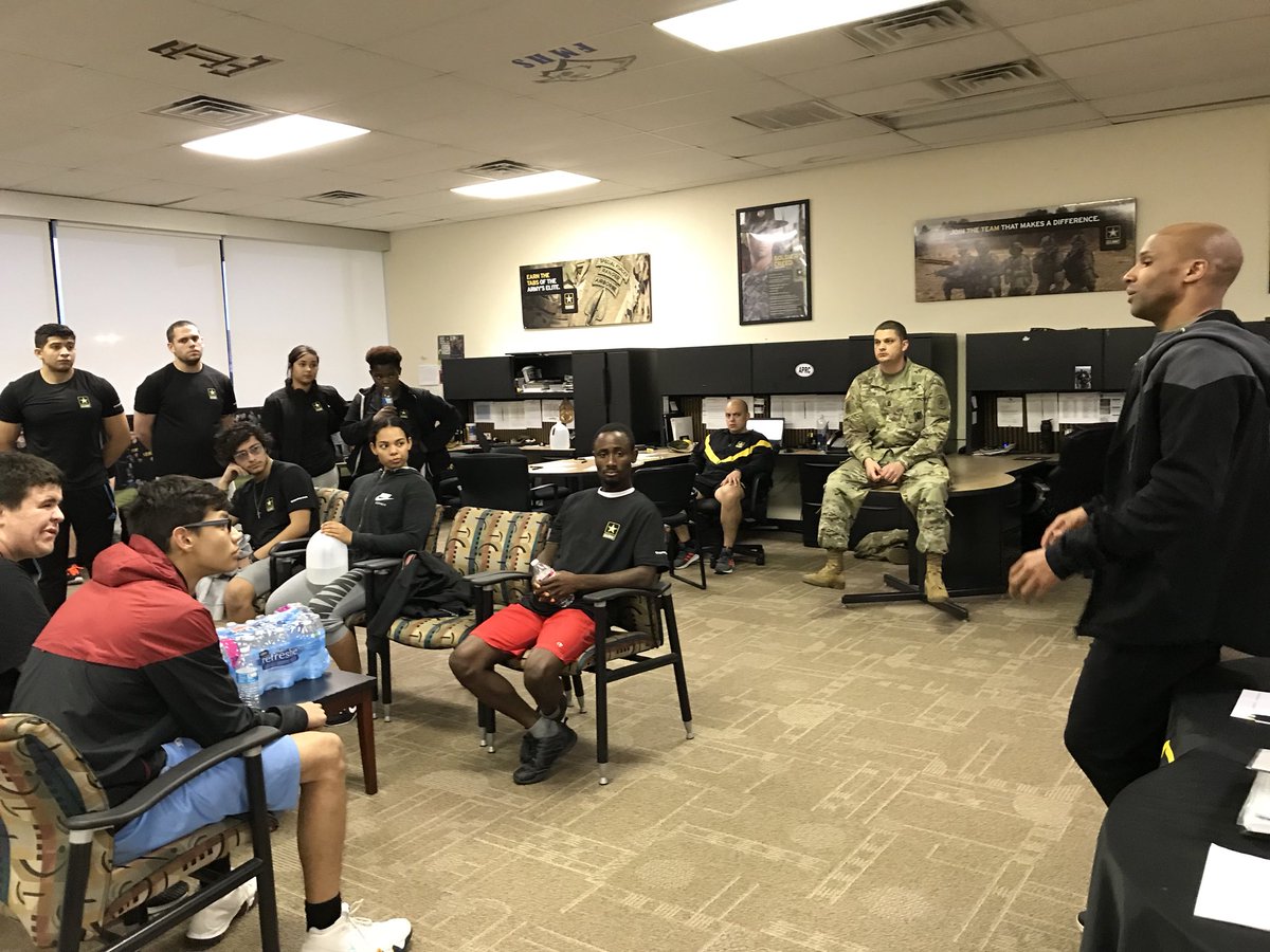 CarrolltonUs's tweet photo. Look at this FST turnout last night.  Incredible and motivated future soldiers being briefed by SFC Desanges after a great workout led by SSG Garcia.  Also, be very jealous of the size of the office, lots of room for activities and no bunk beds required. #lewisville_co https://t.co/TjO4KFZTTq