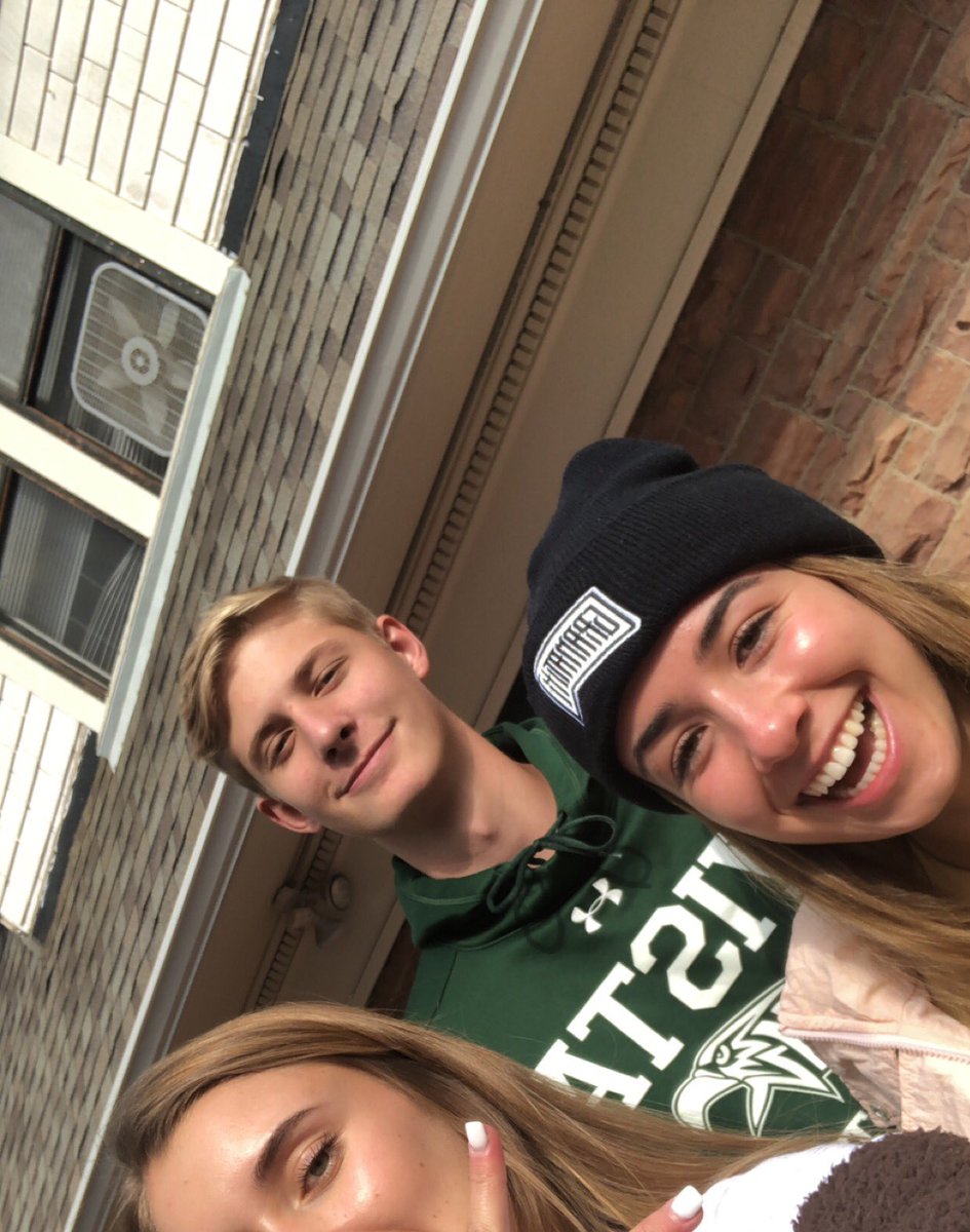 Laurenmcc000's tweet photo. Happy birthday polley !! 18!! @nolanbelknapp https://t.co/dYo7NPmTNm