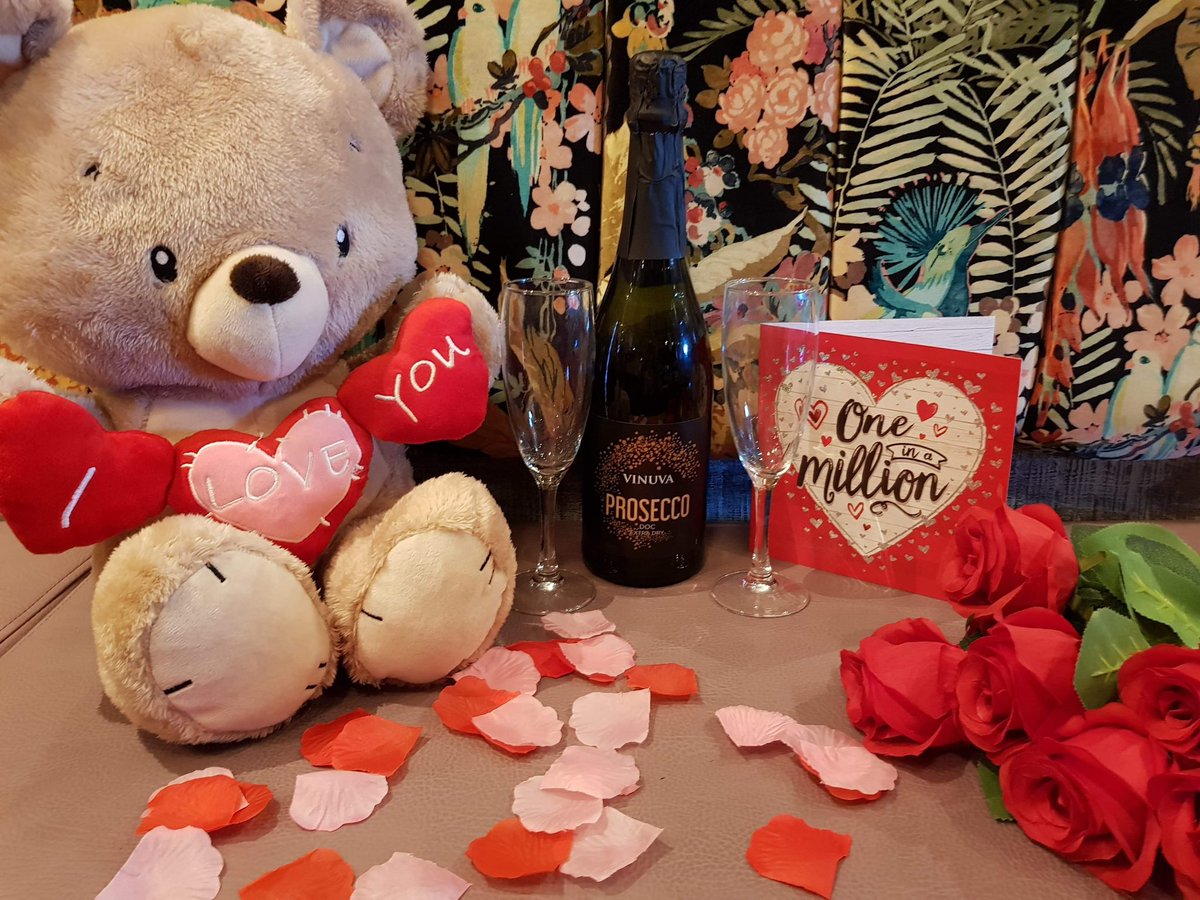 SlugLettuceOCR's tweet photo. Have you booked your Valentines Dinner Date yet?? ❤️

Contact us now!! #SlugLove ❤️ https://t.co/aaTKZ8fICi