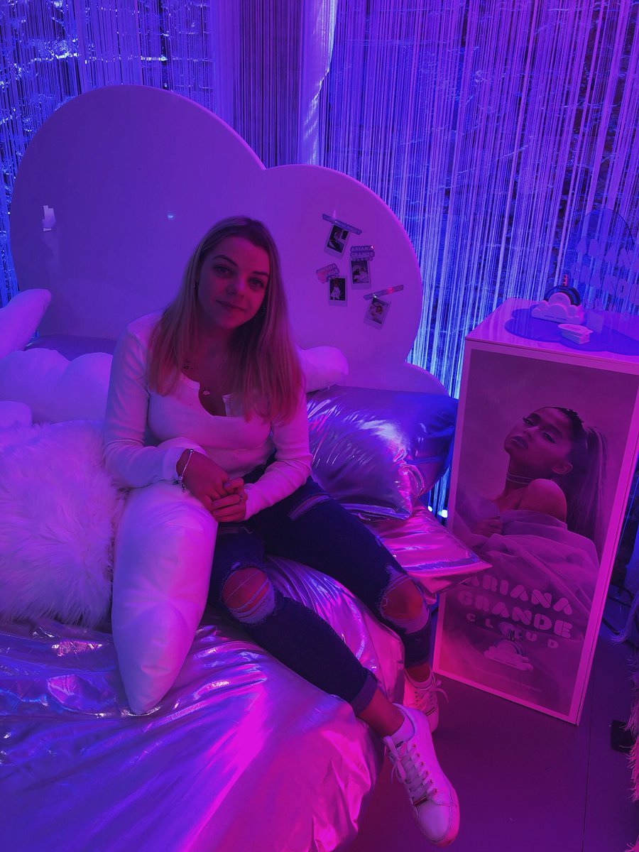sweetenerlaura's tweet photo. in our element ☁️💕 #ArianaGrandeCloudUK https://t.co/IFh9PpUENx