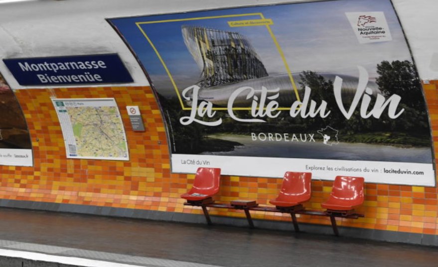 laciteduvin's tweet photo. La Cité du Vin s'affiche dans le métro parisien ! https://t.co/G3R8i8oRSF