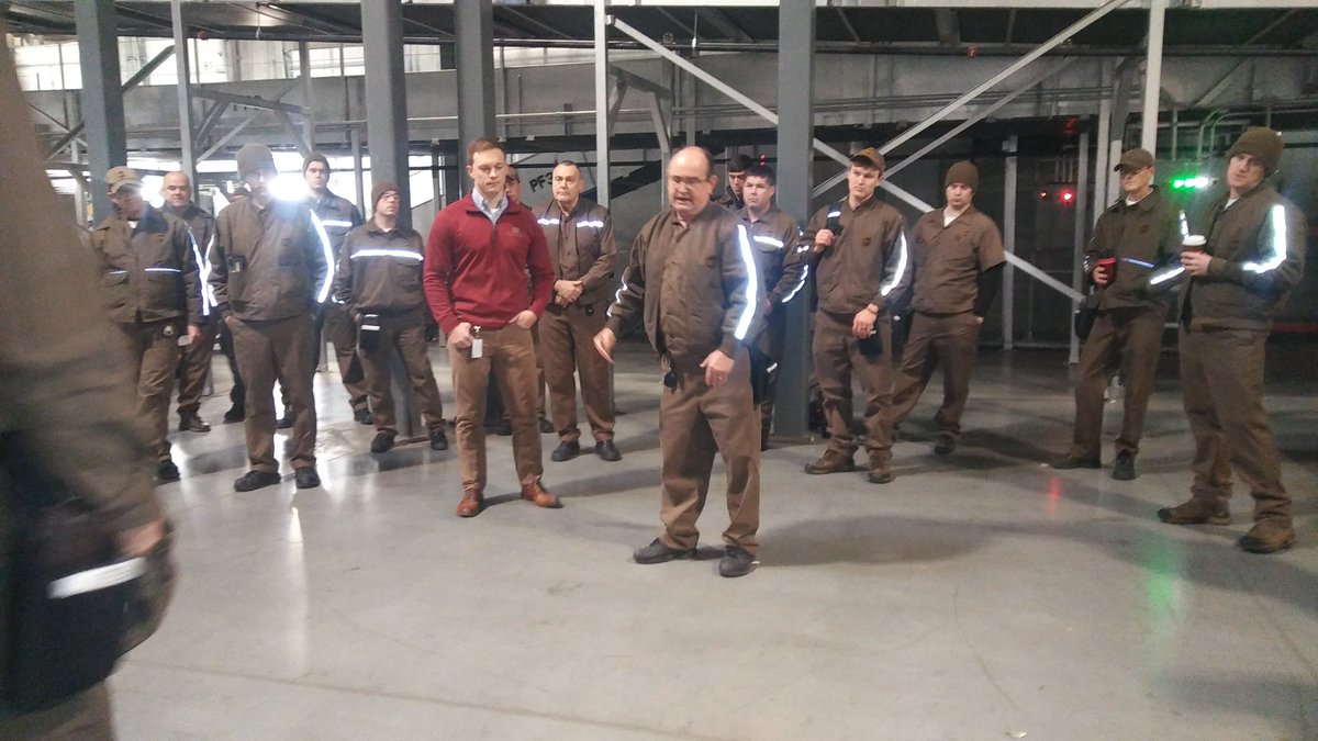 marc_peeler's tweet photo. Keep your head in the game, It's SuperBowl weekend and EVERYONE's going to be distracted! Talking the guys up in Lenexa about getting the, Big Picture & Expecting the Unexpected. @CP_UPSers @UPStempe @sdaniels3ups @lenox_bryan @waringlester @UPSMorganT @UPSers #CPCleanIn19 https://t.co/VSkmWh6HqD
