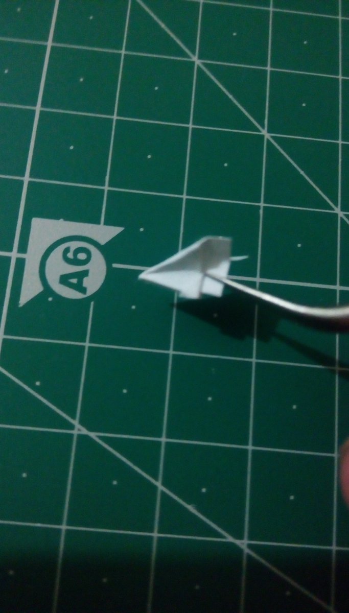 mrgunpla47's tweet photo. 紙飛行機試作一号機です。
（何だよ!この説明は!www https://t.co/YXhM0a0pM1