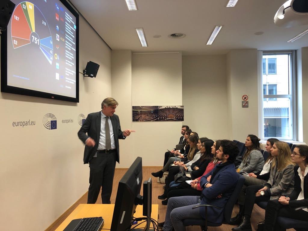 TonoEPP's tweet photo. Un placer recibir esta semana a estudiantes de Relaciones Internacionales de la Universidad de Navarra. Interesante charla sobre la Unión Europea y las Instituciones Comunitarias, en especial el Parlamento Europeo y el trabajo de los eurodiputados @unav @ppegrupo https://t.co/WhgiYK5N2w