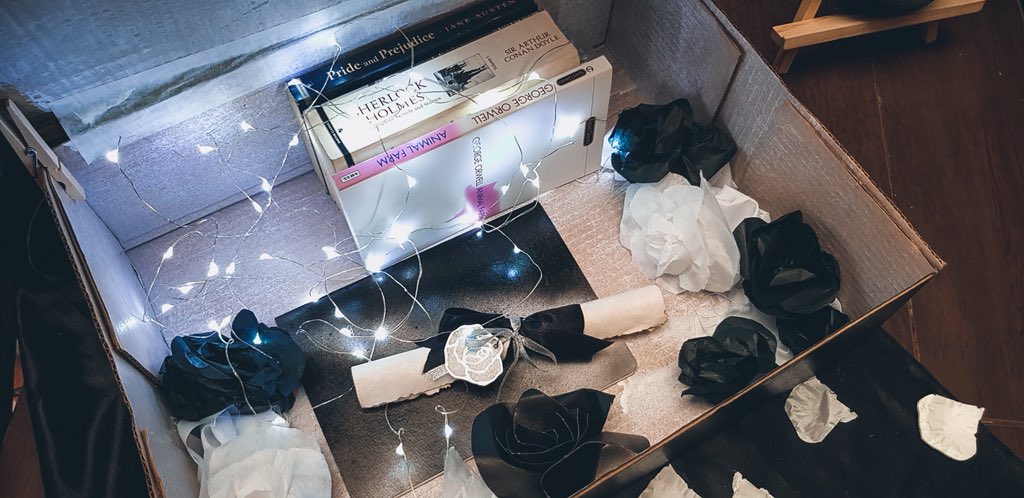 coulrojune's tweet photo. Hi! My FS group is selling embellished Vday giftboxes w/ great content! You may choose a box and choose your content! Please see thread for more details. My heart is reaching out to you as well for ur support—pls RETWEET! Happy Valentine’s Day to y’all! https://t.co/UketvZ54xG