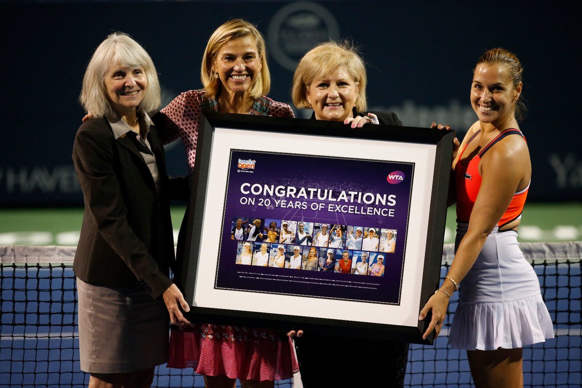 connecticutopen's tweet image. End of an era 📜 

After 21 years of hosting @WTA tennis in New Haven, #ctopentennis is waving goodbye 👋
-www.ctopen.org

We want to thank our fans for all your support and invite you to share your happy memories below 🙏👇