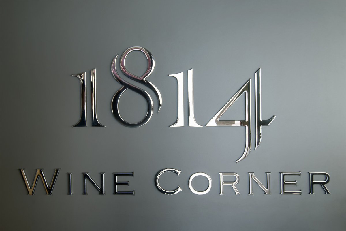 PlusobjectO's tweet image. In the bar 1814 Wine Corner the designers “Briukhovetskiye Architects” combined classic elements wood, glass and metal in modern perusal. It became a real creativity challenge for @PlusobjectO to produce furniture and items from the glass for this project in Switzerland.