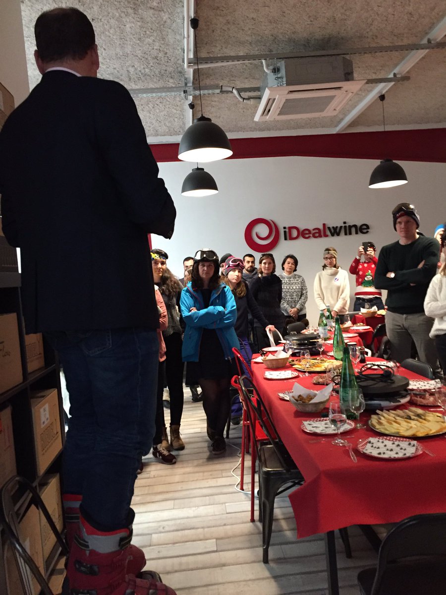 AdLencquesaing's tweet photo. Ambiance ski-raclette chez @iDealwine pour notre déjeuner de début d’année 
⛄️ ❄️ 🎿 https://t.co/HdBzAkMpX0