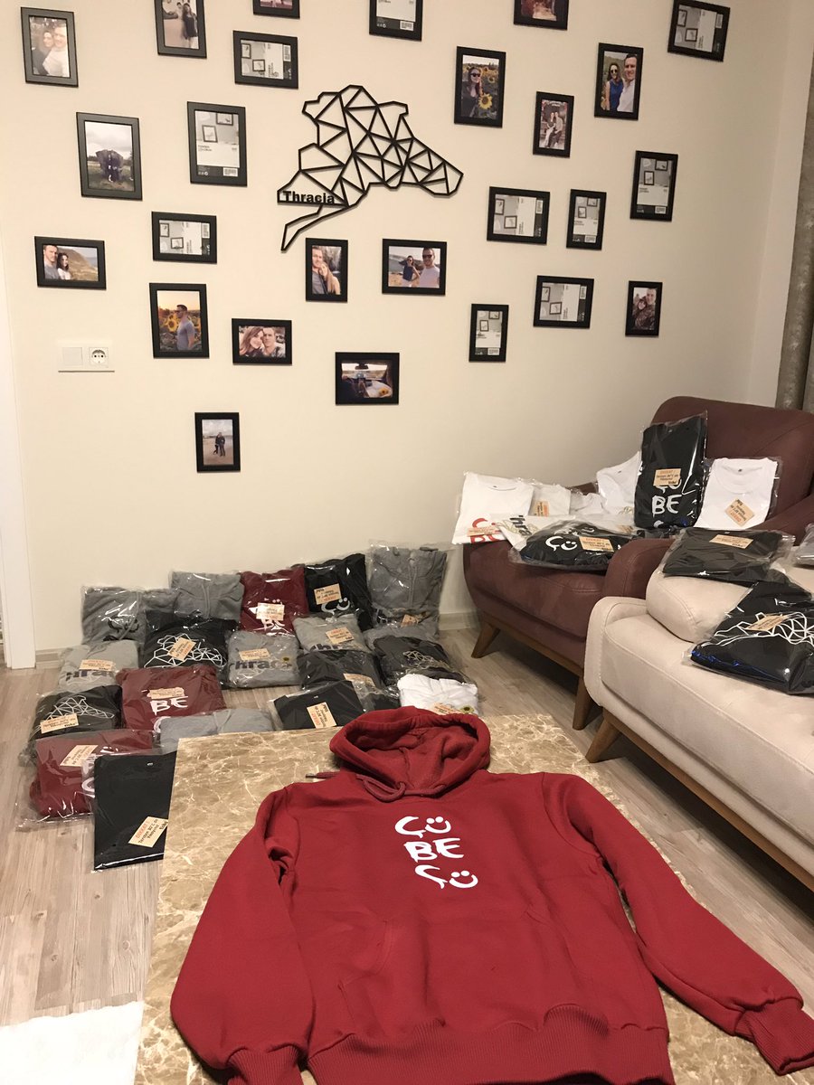 14 ŞUBAT ÇEKİLİŞİ
Kocaman bi marka olduk
Gümüş kolyelerimiz
Özel tasarım sweatlerimiz
Metal duvar aksesuarlarımız var
Büyük bir ekip ile bu marka için çok uğraşıyoruz. Çünkü Avrupalıyız. Buna değeriz:)
BU TWİTİ RT YAPAN 1 KİŞİYE SWEAT HEDİYE!
Sitemiz trakyabazaar.com