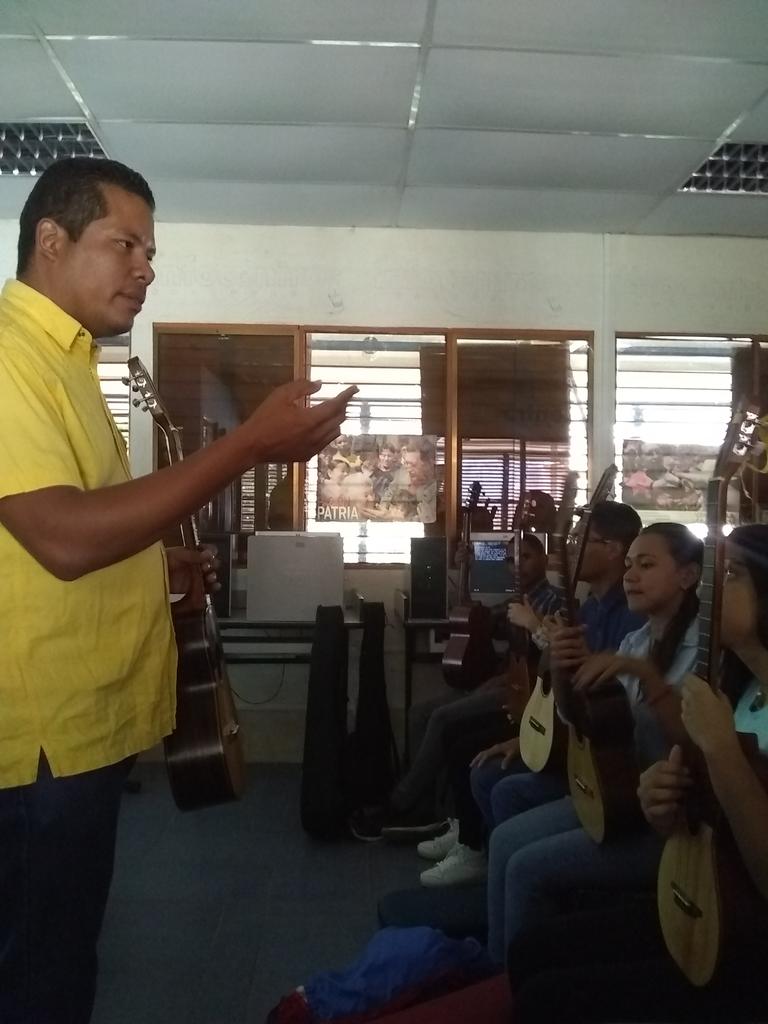 Taller con el Mtro. Luis Herrera en preparación del 44 aniversario del Sistema de Orquestas <a href="/SistemaGuarico/">Sistema Orq. Guárico</a>