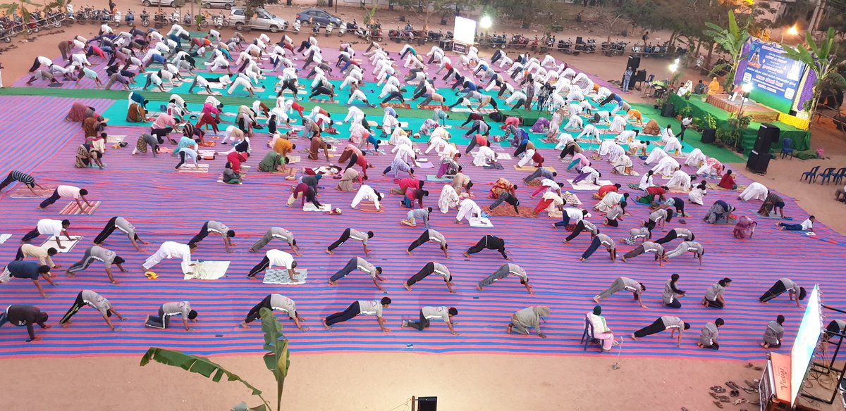 bst_arya's tweet photo. #YOGMAYKARNATAKABHIYAN Veerat yog shivir hospet @swabhimani1 @yogrishiramdev @Sadhvi_Devpriya @bhagwantkhuba @bst_official @VidyasagarKhuba @Vidyarthi_SM @EklureBasawa_YB @telangana_yb @pysmoodbidri @Mparas8M @Kiranpatanjali @SanjivaniMane @SKustigar @FHallikeri @Anand_arya246 https://t.co/GCAYZQtF0z