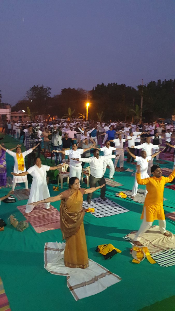 bst_arya's tweet photo. #YOGMAYKARNATAKABHIYAN Veerat yog shivir hospet @swabhimani1 @yogrishiramdev @Sadhvi_Devpriya @bhagwantkhuba @bst_official @VidyasagarKhuba @Vidyarthi_SM @EklureBasawa_YB @telangana_yb @pysmoodbidri @Mparas8M @Kiranpatanjali @SanjivaniMane @SKustigar @FHallikeri @Anand_arya246 https://t.co/GCAYZQtF0z