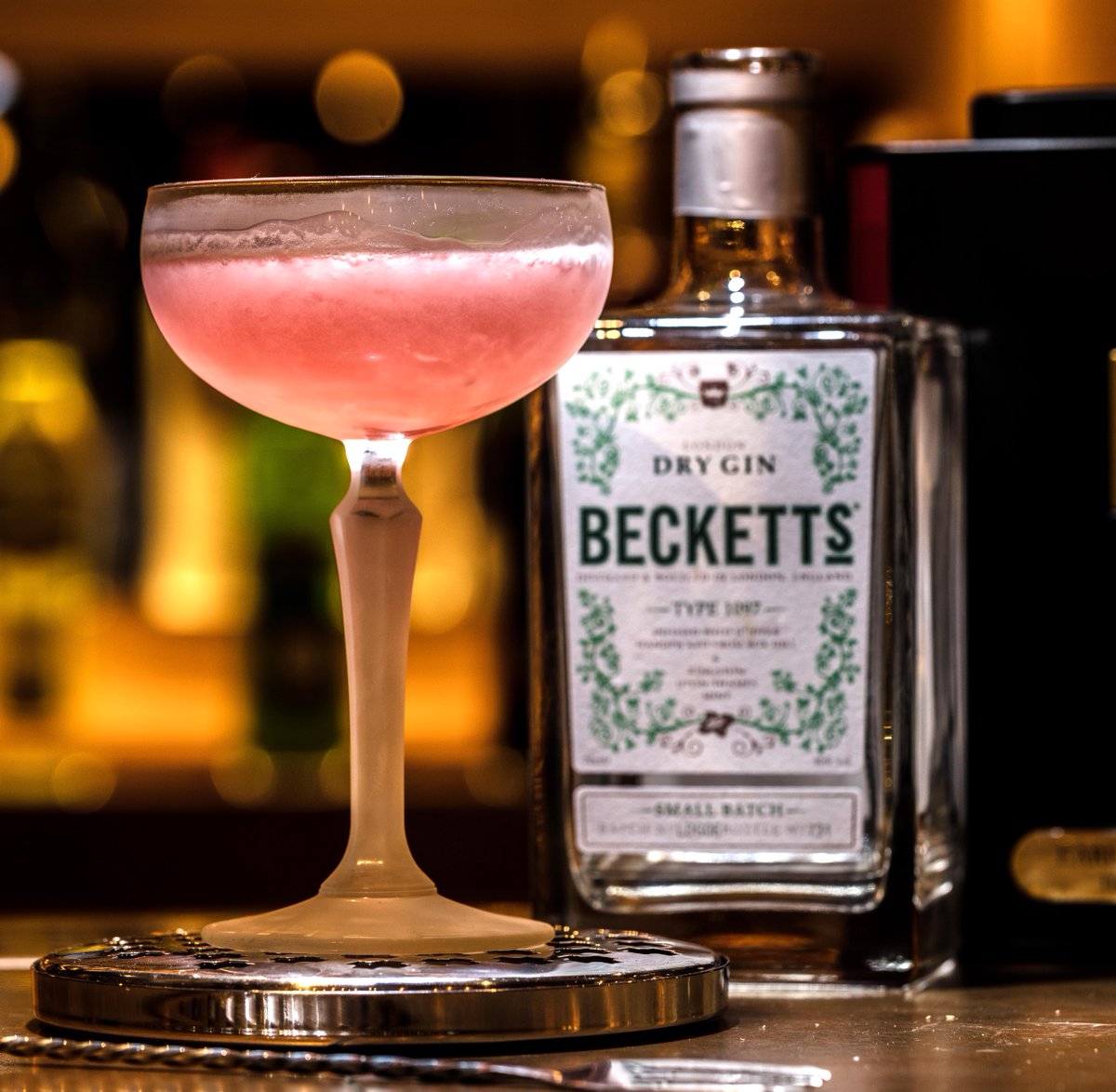 HawkersKingston's tweet image. There's still time to book on to our exclusive Gin nights - first come first served! We're hosting 3 exclusive nights to meet our #gin making friends at Becketts, Gin Kitchen &amp;amp; Hayman’s 🍸More details here ow.ly/V93i30ntOiA #nightout #ginmaking #midweektreat