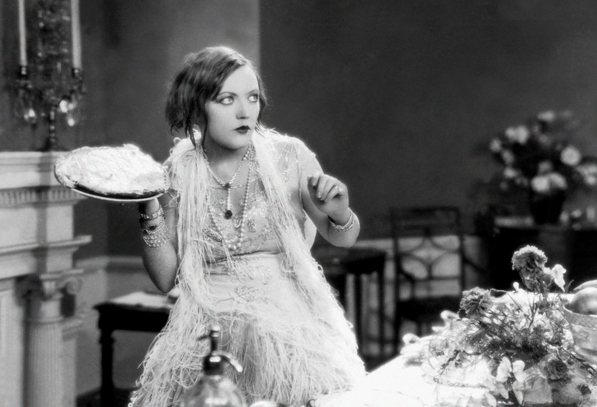 donnalamour's tweet photo. Watching SHOW PEOPLE (1928) this image of Marion Davies reminded me of 
@oldfilmsflicker...don't ask me why...
#HappyFirstDayOfFebruary!
#tcmparty https://t.co/TniLGkMRni