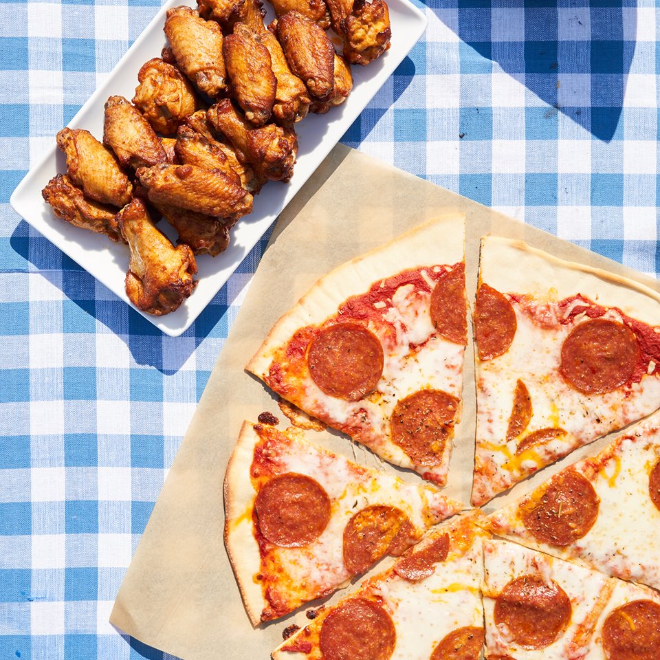 Are you ready for game day? 🏈 Be the MVP of the party and pick up in-house made pizza and wings from <a href="/EarthFare/">Earth Fare</a>! 🍕🍕
#Morrison #CharlotteNC #SouthParkCLT