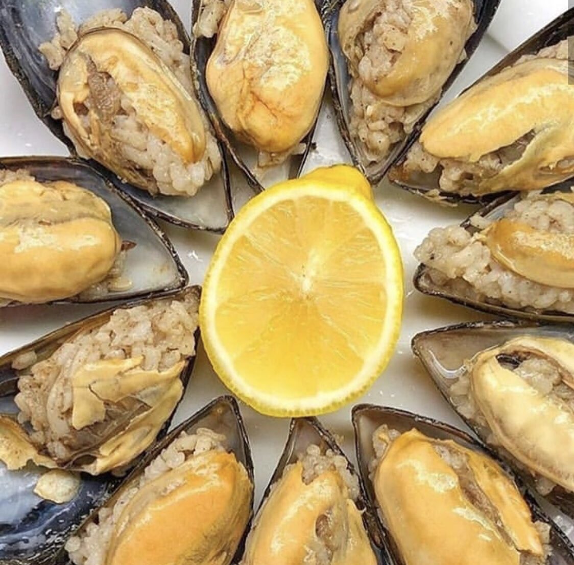 İzmir’e geldiysen kahvaltıda boyoz, Çeşme’de kumru, Alsancak’ta bomba, İncirlatı’nda midye yiyeceksin