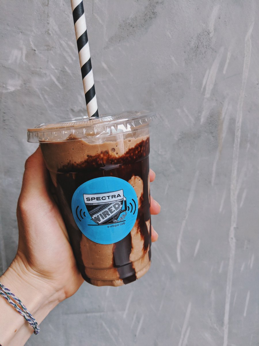 Tomorrow is #GroundhogsDay !

If it’s an early Spring, smoothies will be 50% off… and if there’s six more weeks of winter all hot beverages will be 50% off.

Let’s hope that the groundhog doesn’t see his shadow so we can sip on these Nutella filled Winter smoothies.