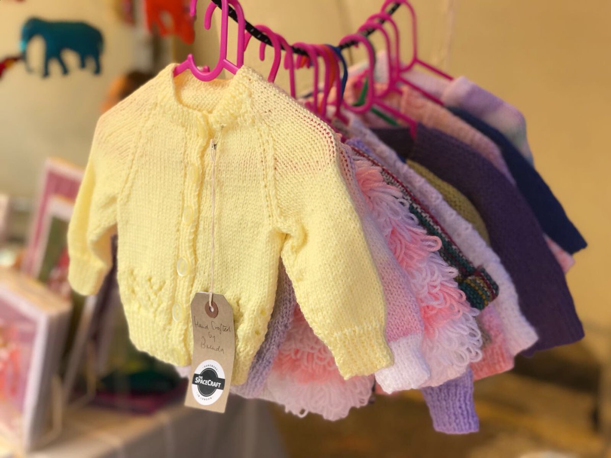 TheSpaceCraft1's tweet image. Thinking back to when we were selling woolly hats in a heatwave! ☀️ 

Hoping all those handmade woollies are helping to keep little heads warm and snug today! ❄️ @WN_FEAST @NorwoodForum @wnorwoodlibrary #community #craft #knitting #babygifts