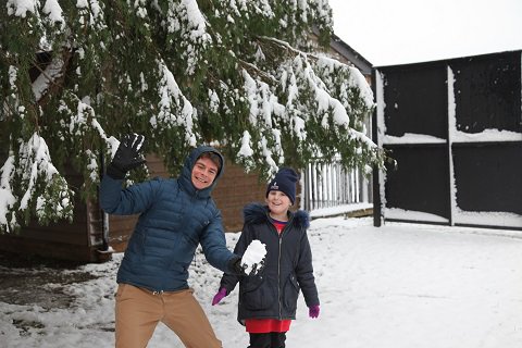 tauntonschool's tweet photo. #snowday #snowmuchfun #winterwonderland If you couldn't make it in today please send us your #snowathome pics and tag them #TSsnowfun ❄️☃️🎿🏂⛷️ https://t.co/9qyiyIBeax