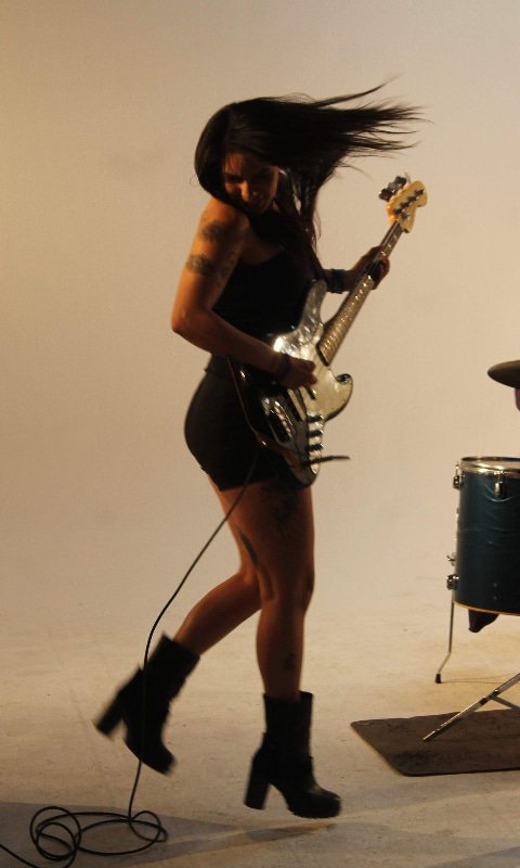 ushkaya's tweet photo. Volando 😻
#Bassgirl #bassist #fender #jazzbass #squier https://t.co/gHxpfA73BW