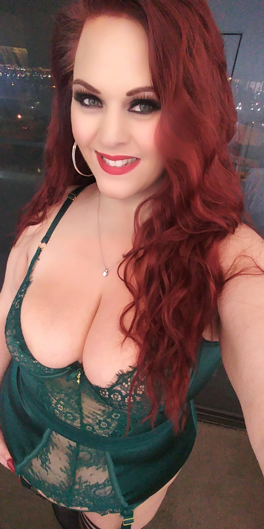 I'm so damn horny today so I've decided to stay in bed and play with myself all day! Who wants to join me? Skype shows are available! https://t.co/X5iRhixmXG